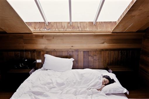 8 tips to beat sleep problems